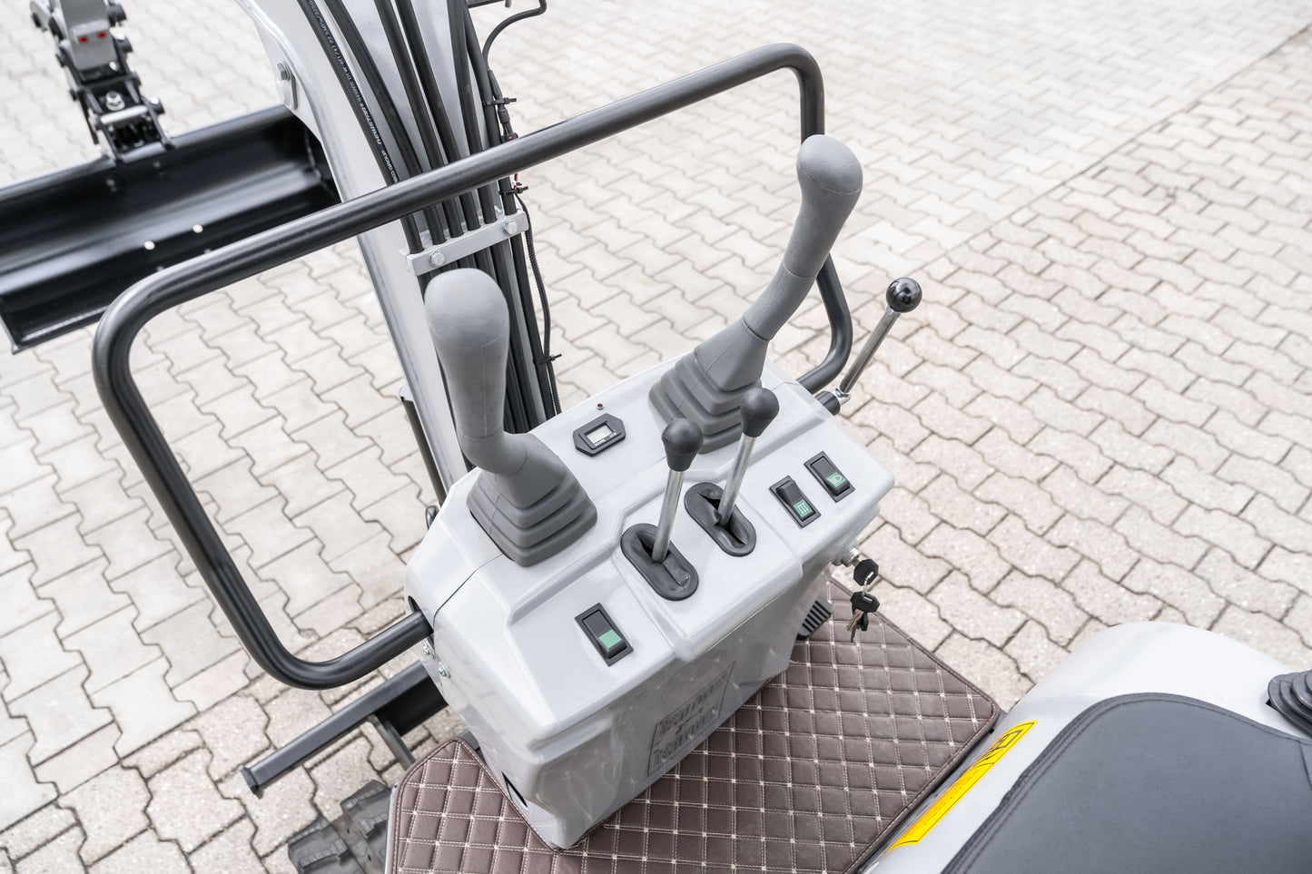 Bobmaster Basic diesel minigraver - 850 kg, inkl. skovlsæt
