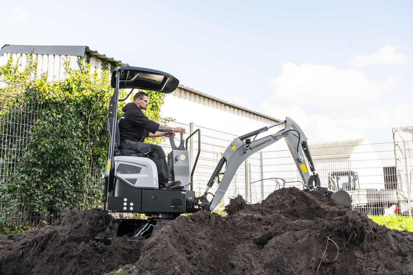Bobmaster Pro diesel minigraver - 890 kg med drejearm, inkl. skovlsæt