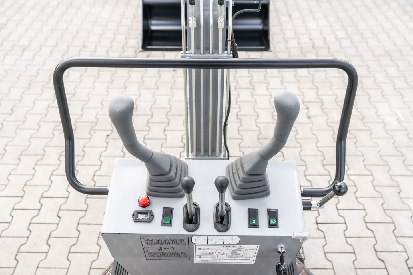 Bobmaster Pro diesel minigraver - 890 kg med drejearm, inkl. skovlsæt