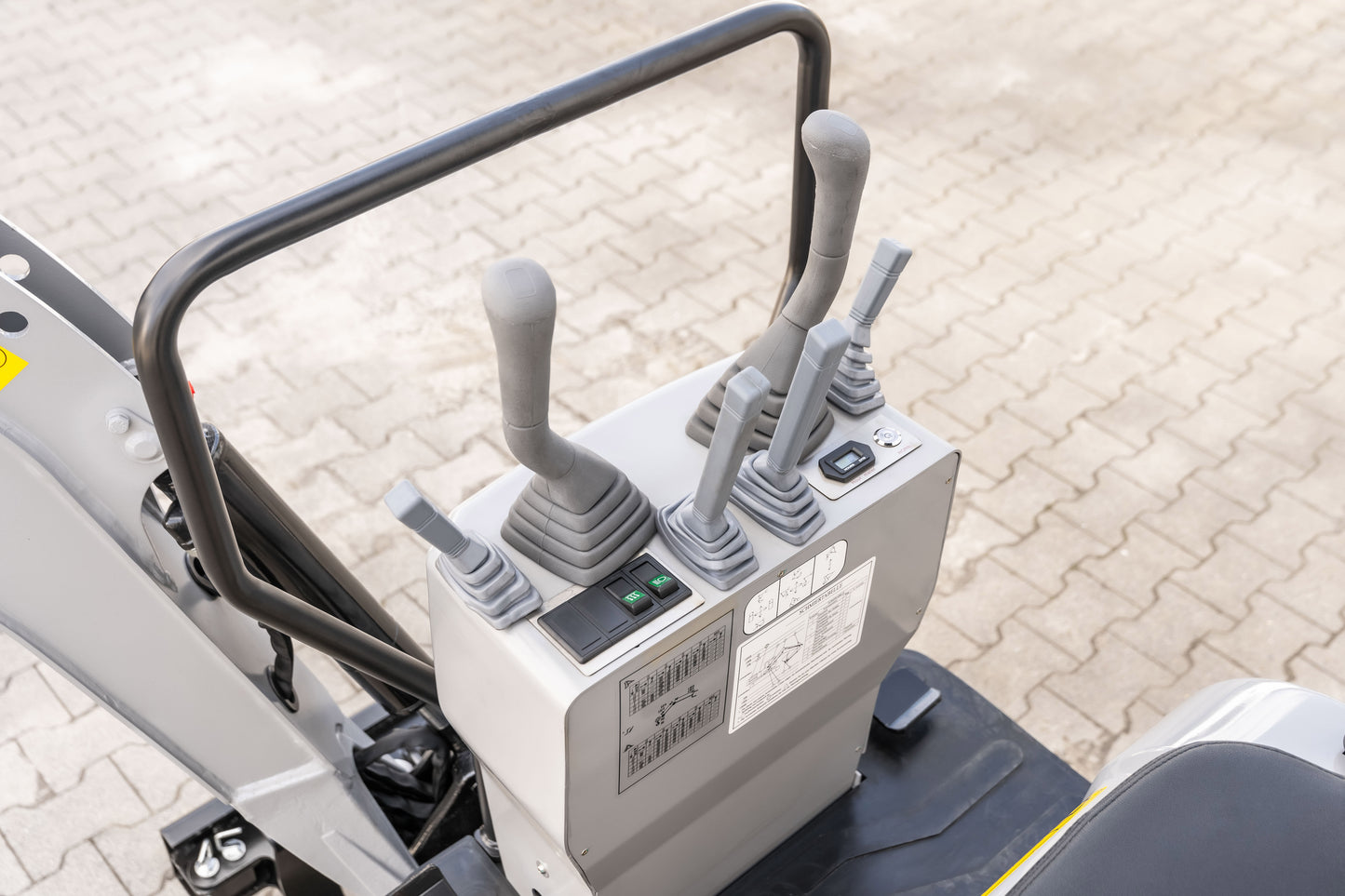 Bobmaster Plus diesel minigraver - 970 kg med drejearm og justerbar undervogn, inkl. skovlsæt