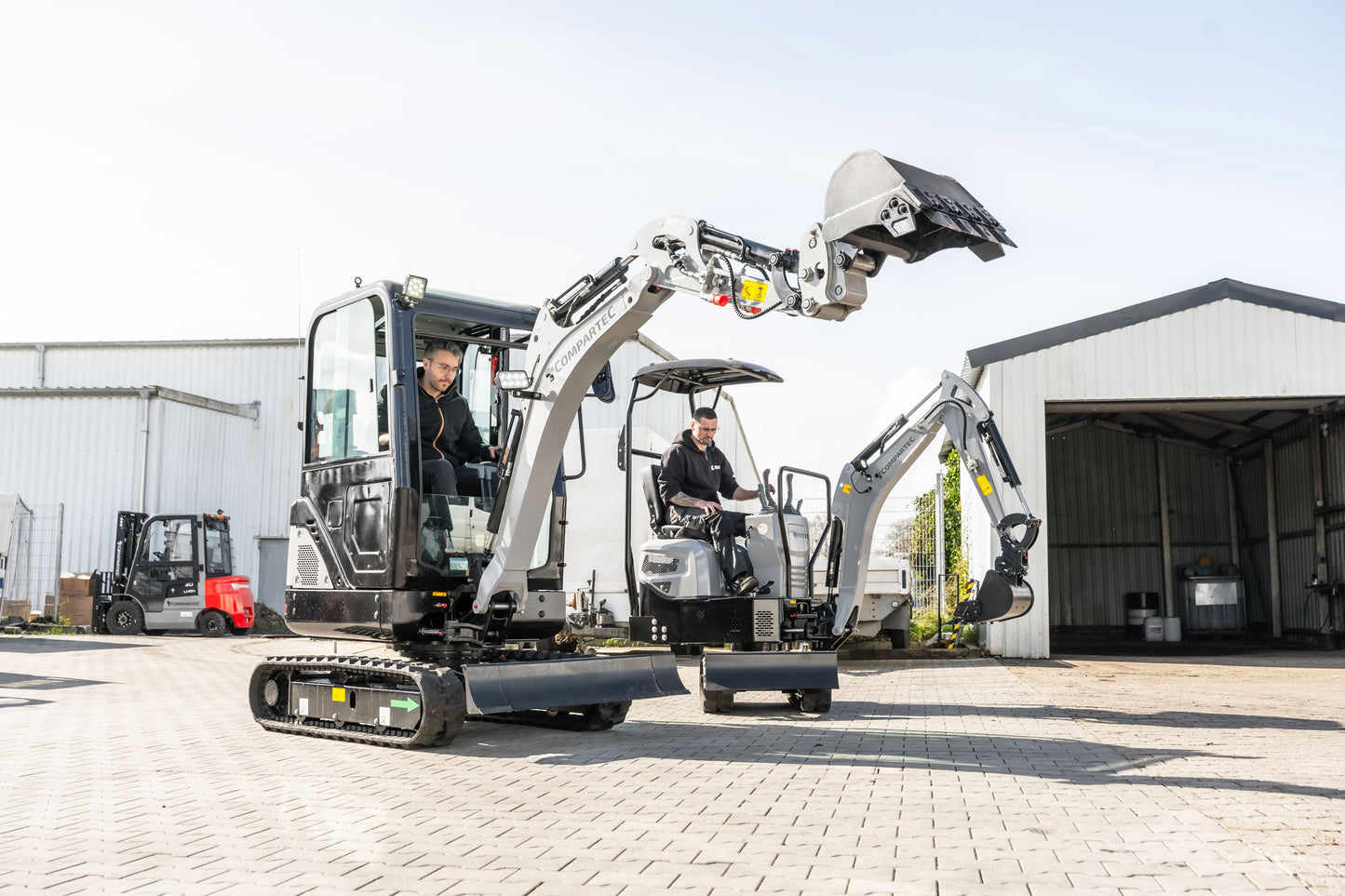 Bobmaster Plus diesel minigraver - 970 kg med drejearm og justerbar undervogn, inkl. skovlsæt