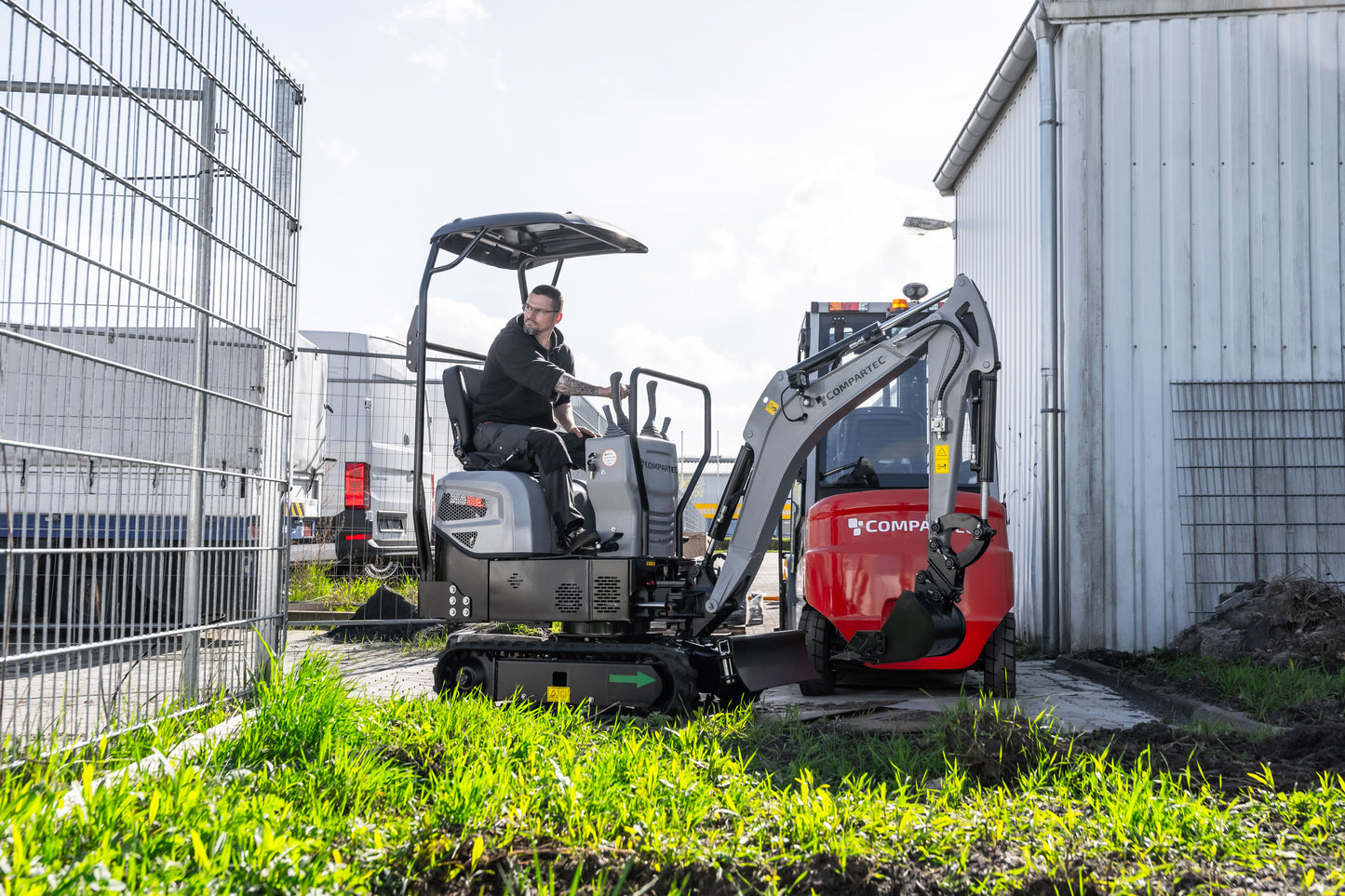 Bobmaster Plus diesel minigraver - 970 kg med drejearm og justerbar undervogn, inkl. skovlsæt