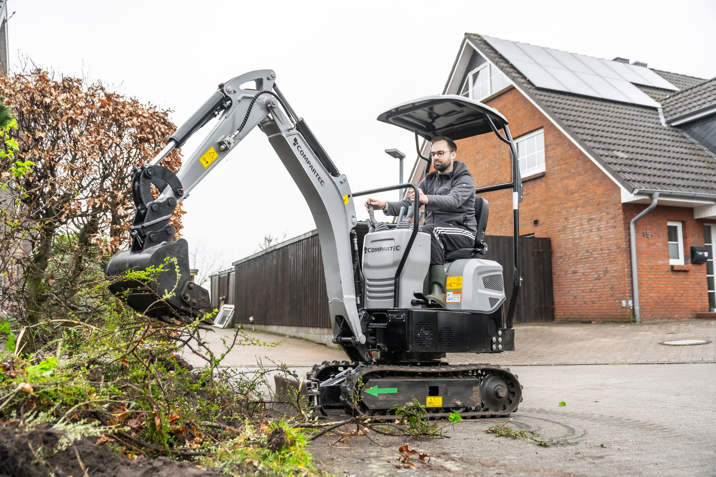 Bobmaster Plus diesel minigraver - 970 kg med drejearm og justerbar undervogn, inkl. skovlsæt