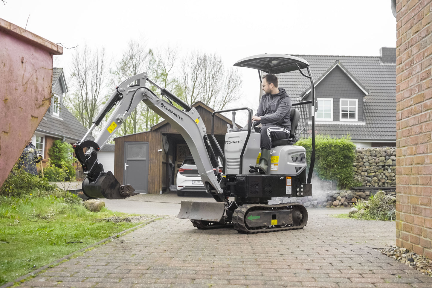 Bobmaster Plus diesel minigraver - 970 kg med drejearm og justerbar undervogn, inkl. skovlsæt
