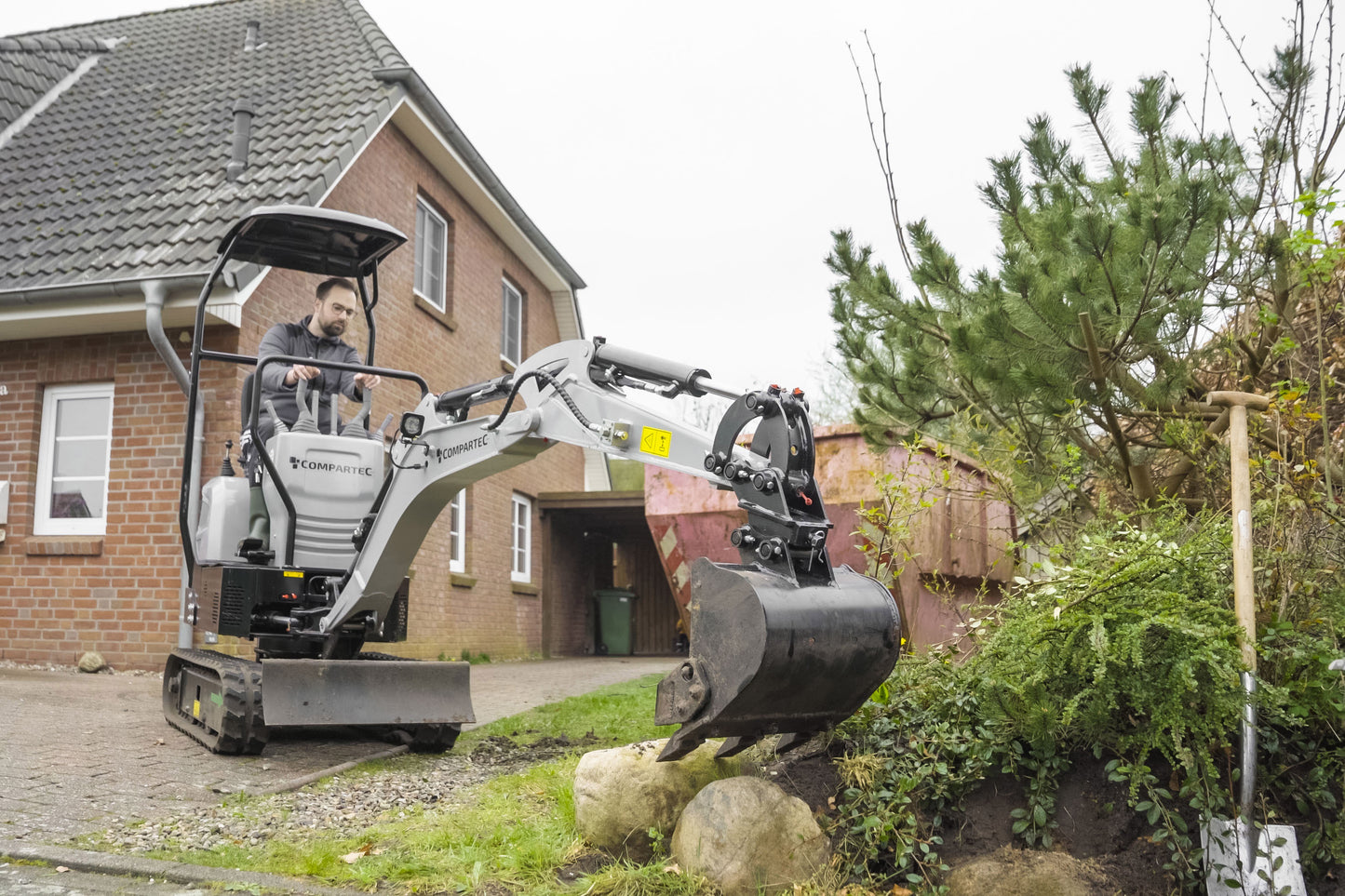 Bobmaster Plus diesel minigraver - 970 kg med drejearm og justerbar undervogn, inkl. skovlsæt