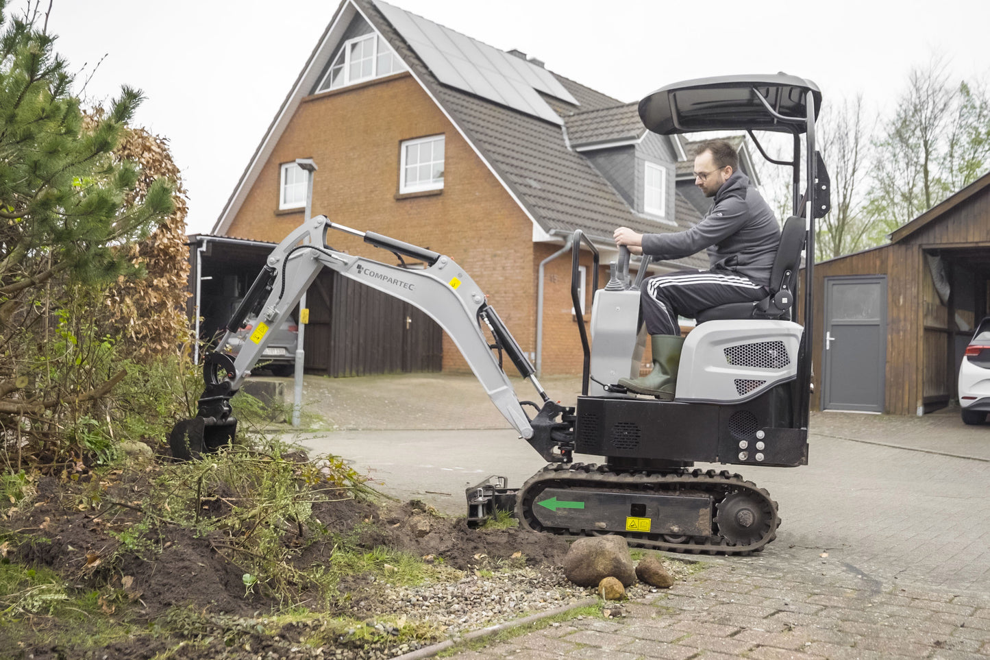 Bobmaster Plus diesel minigraver - 970 kg med drejearm og justerbar undervogn, inkl. skovlsæt