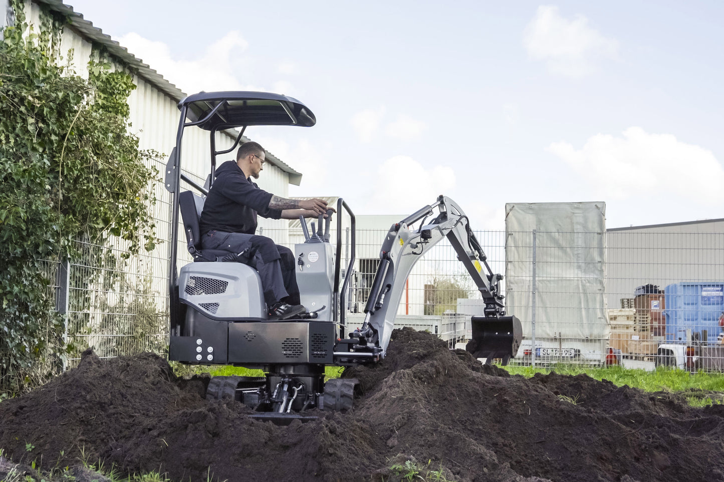 Bobmaster Plus diesel minigraver - 970 kg med drejearm og justerbar undervogn, inkl. skovlsæt