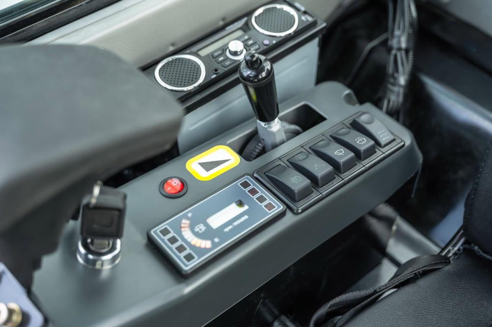 Bobmaster Premium diesel minigraver - 1900 kg med drejearm og joystick, inkl. skovlsæt