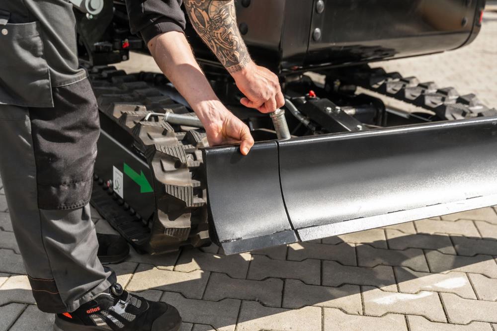 Bobmaster Premium diesel minigraver - 1900 kg med drejearm og joystick, inkl. skovlsæt
