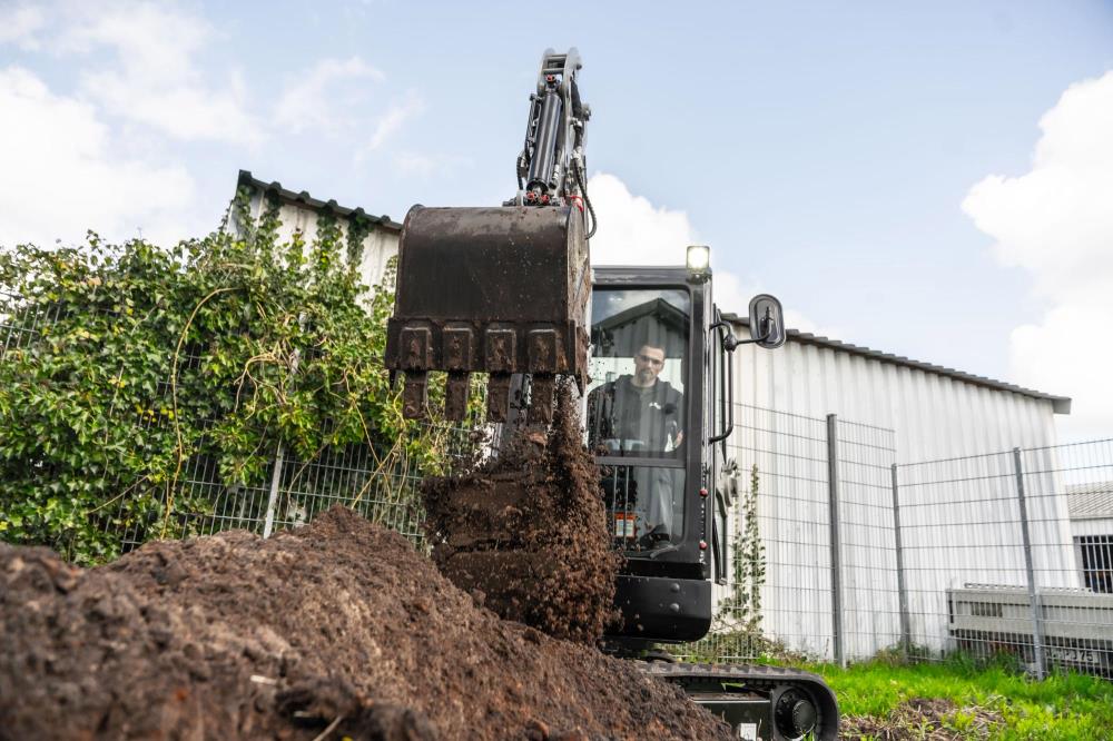 Bobmaster Premium diesel minigraver - 1900 kg med drejearm og joystick, inkl. skovlsæt