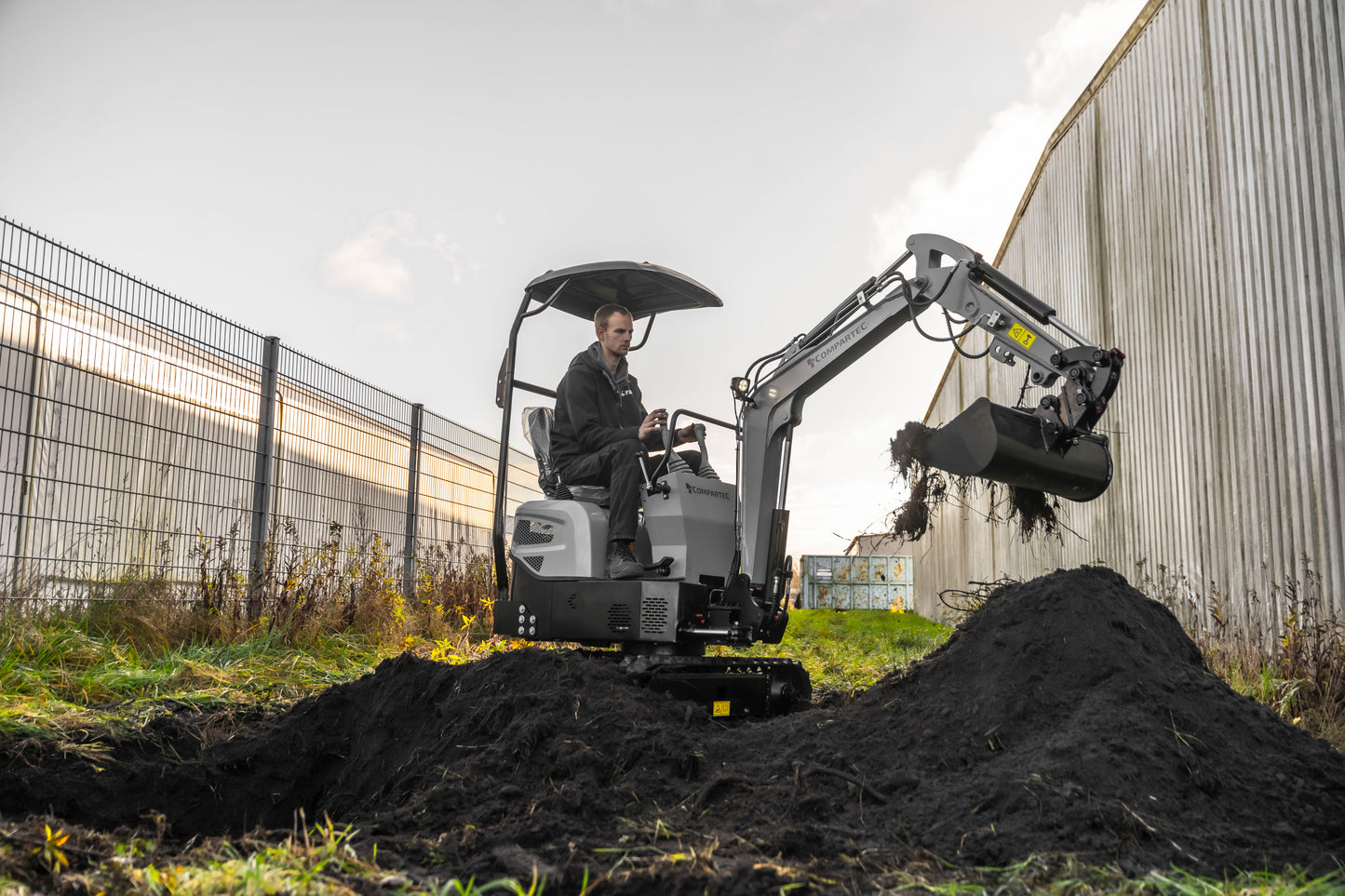 Bobmaster Pro diesel minigraver - 890 kg med drejearm, inkl. skovlsæt