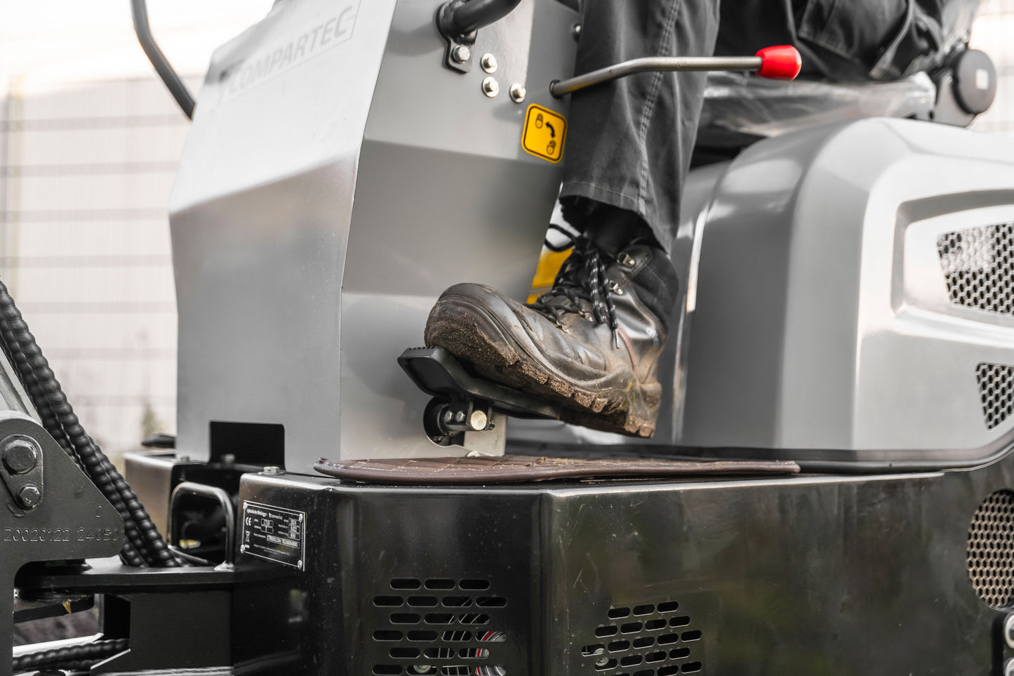 Bobmaster Pro diesel minigraver - 890 kg med drejearm, inkl. skovlsæt