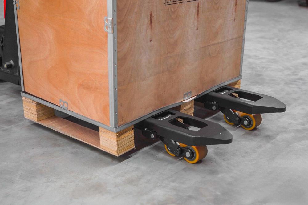 ForkLion PREMIUM El-palleløfter med vægt og støttehjul, 1500 kg kapacitet, inkl. batteri og oplader