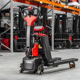 ForkLion PREMIUM El-palleløfter med vægt og støttehjul, 1500 kg kapacitet, inkl. batteri og oplader