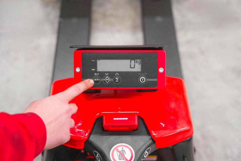 ForkLion PREMIUM El-palleløfter med vægt og støttehjul, 1500 kg kapacitet, inkl. batteri og oplader