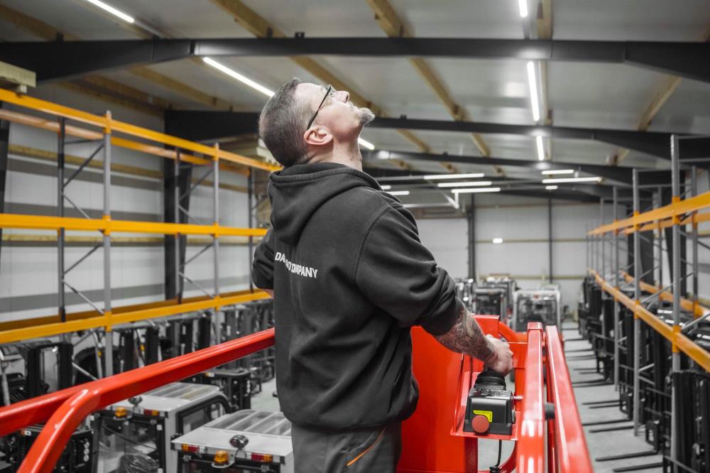 SlimLine Elektrisk Sakselift / Saxlift - arbejdshøjde op til 15,9 meter