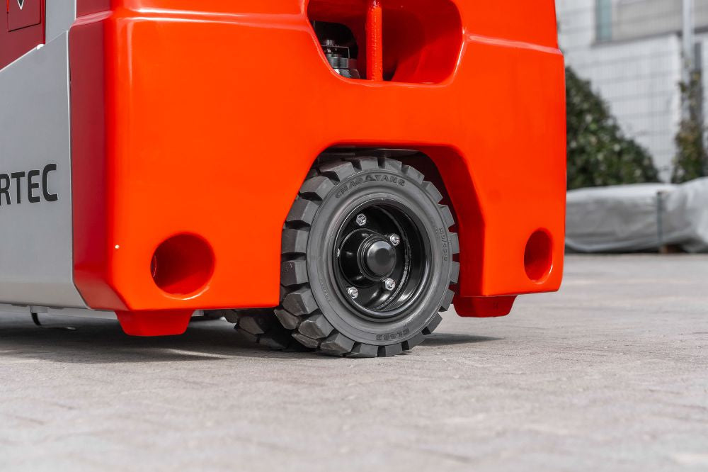 CSX18-3 – El gaffeltruck 3-hjulet, kapacitet 1800 kg, løftehøjde 4800 mm, Li-ion batteri
