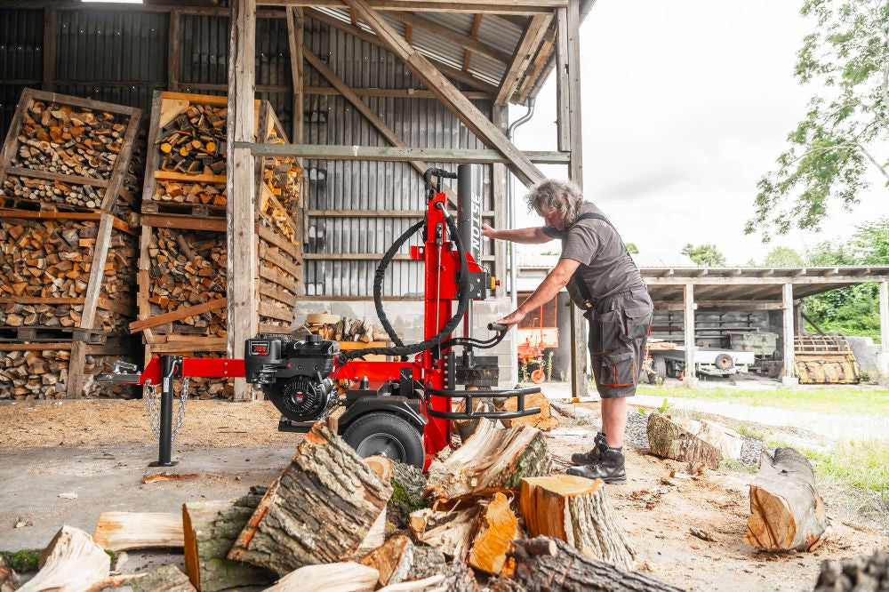 WoodMaster CWM35B – 35 ton benzin brændekløver (lodret)