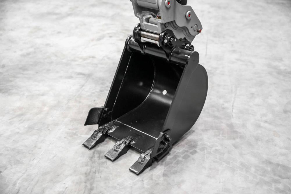 Bobmaster Ultimate diesel minigraver - 2680 kg med drejearm og joystick, inkl. skovlsæt
