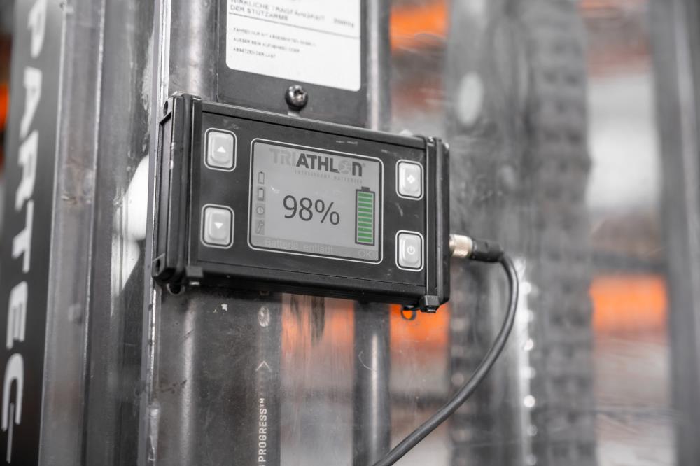 BRUGT: Cesab S316L Elektrisk Stabler med initialløft - 1600 kg kapacitet, løftehøjde 5400 mm