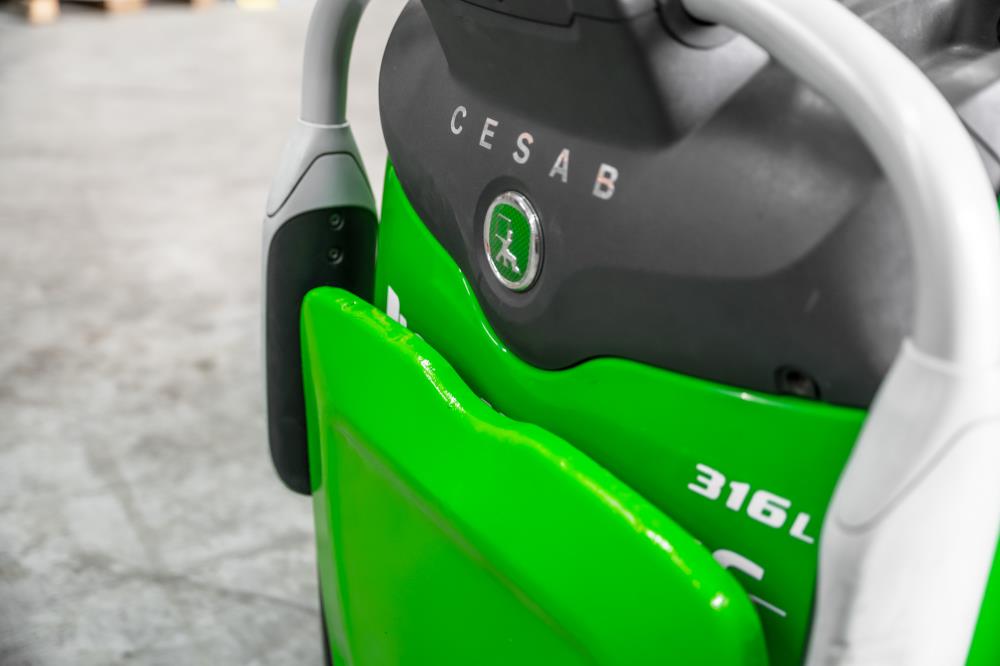BRUGT: Cesab S316L Elektrisk Stabler med initialløft - 1600 kg kapacitet, løftehøjde 5400 mm