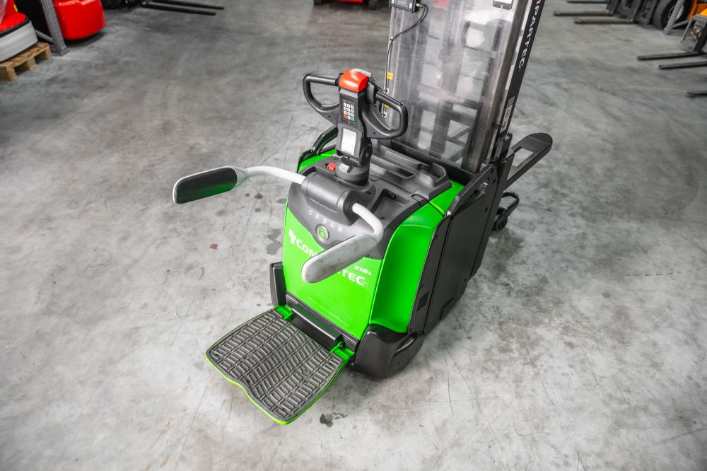 BRUGT: Cesab S316L Elektrisk Stabler med initialløft - 1600 kg kapacitet, løftehøjde 5400 mm