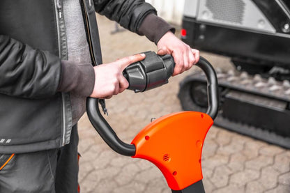 ForkLion PREMIUM El-palleløfter med vægt og støttehjul, 1500 kg kapacitet, inkl. batteri og oplader