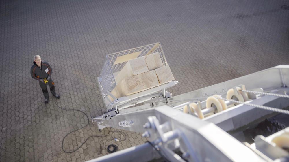 RoofClimber materialelift – Effektiv materialetransport op til 21 meter