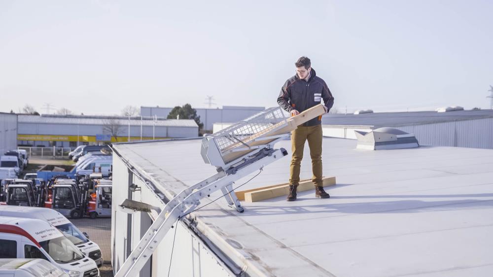 RoofClimber materialelift – Effektiv materialetransport op til 21 meter