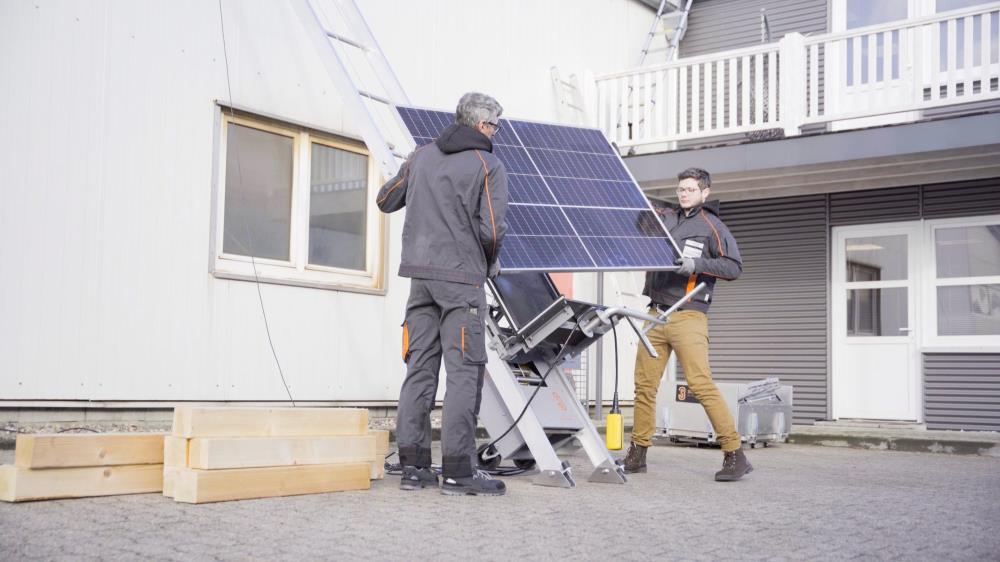 SolarClimber solcellelift – Effektiv transport af solpaneler op til 21 meter