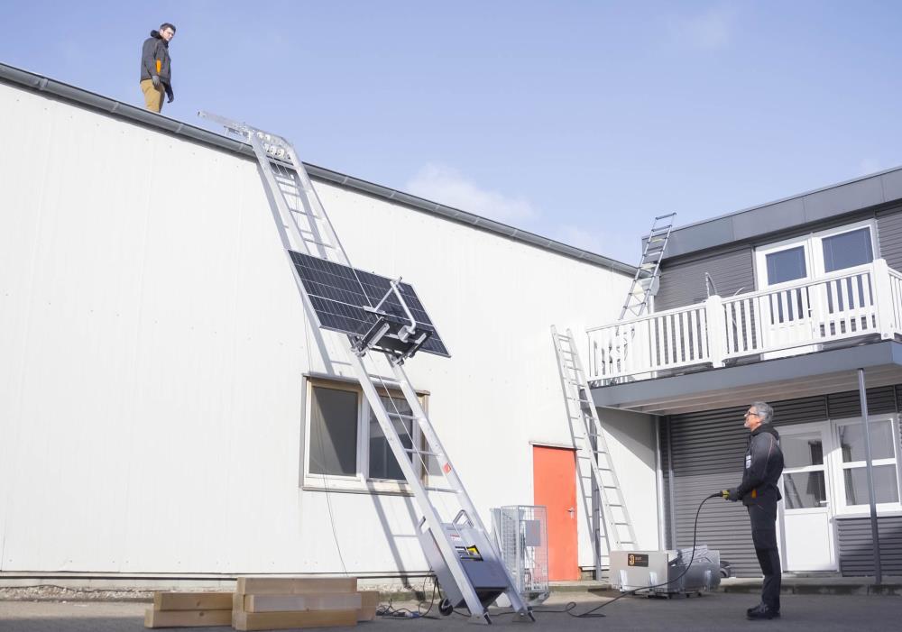 SolarClimber solcellelift – Effektiv transport af solpaneler op til 21 meter