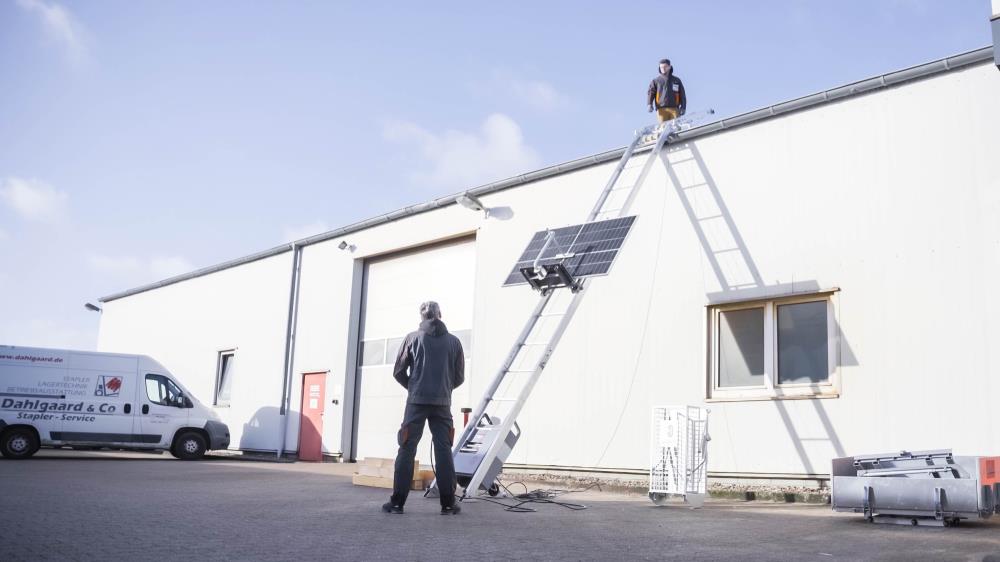 SolarClimber solcellelift – Effektiv transport af solpaneler op til 21 meter