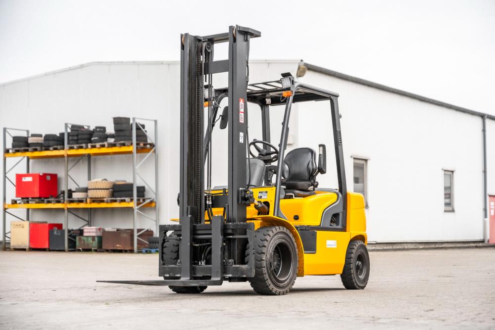 Hyundai 30D-7 diesel-gaffeltruck - 3000 kg, 4000 mm - brugt - billede 1