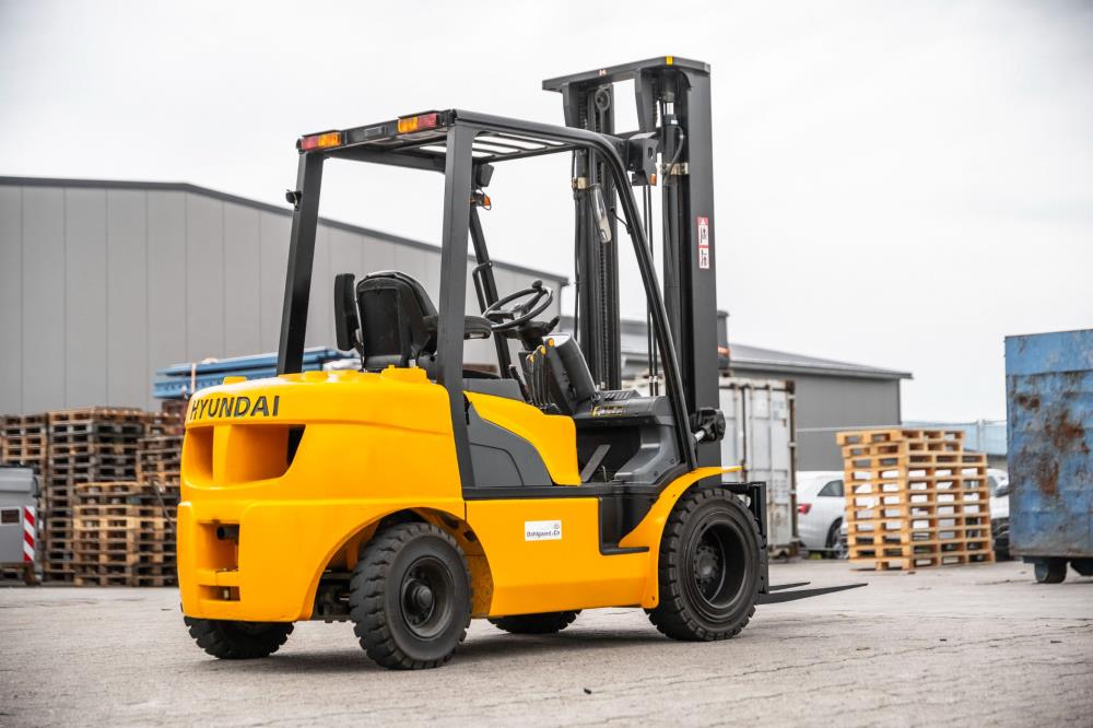 Hyundai 30D-7 diesel-gaffeltruck - 3000 kg, 4000 mm - brugt - billede 3