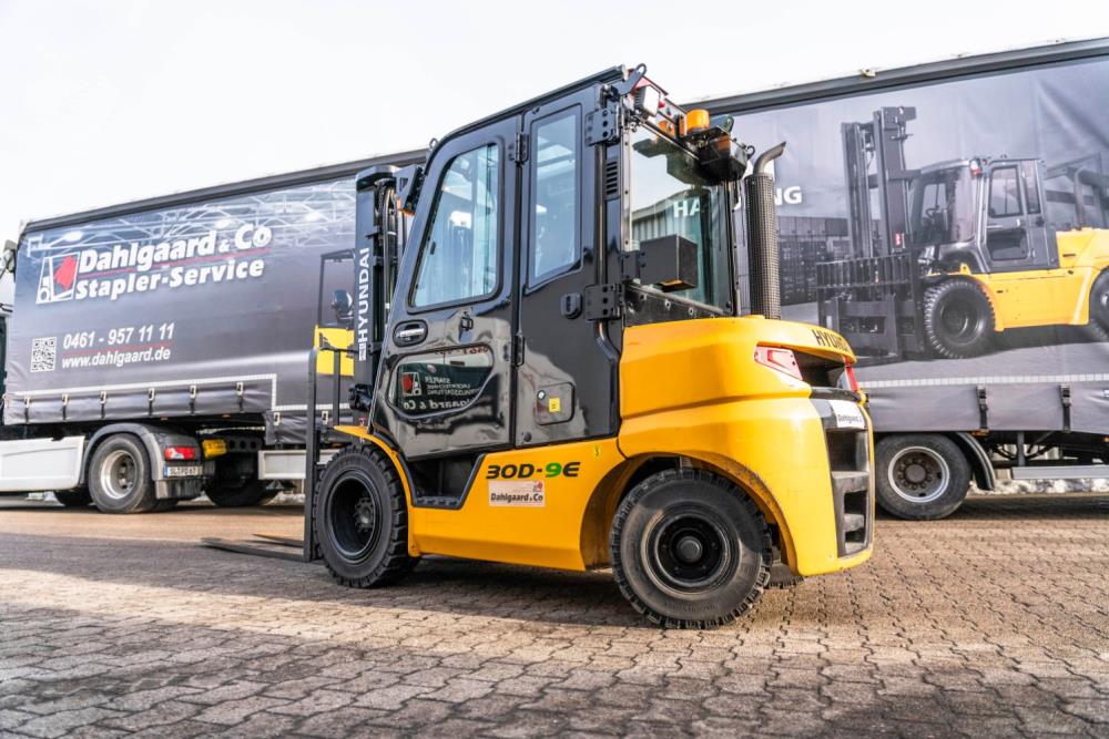 Hyundai 30D-9E diesel-gaffeltruck - 3000 kg, 4700 mm - brugt, billede 1