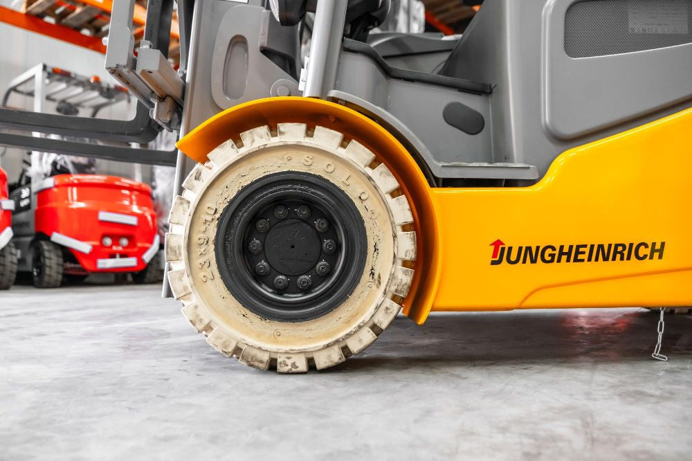 Jungheinrich EFG 320 N el-gaffeltruck - 2000 kg, 4800 mm, årg. 2017 - brugt, billede 2