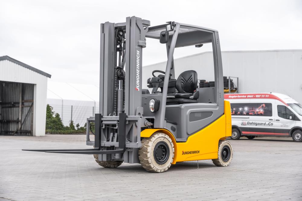 Jungheinrich EFG 425 k el-gaffeltruck - 2500 kg, 4700 mm, årg. 2015 - brugt, billede 1
