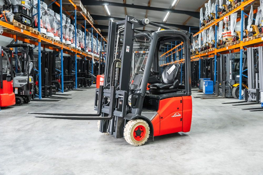 Linde E 12-02 el-gaffeltruck - 1200 kg, 2945 mm - brugt, billede 2
