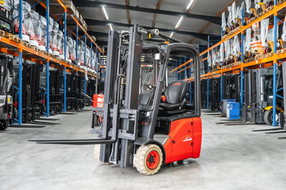 Linde E 12-01 el-gaffeltruck - 1200 kg, 3150 mm - brugt - billede 2