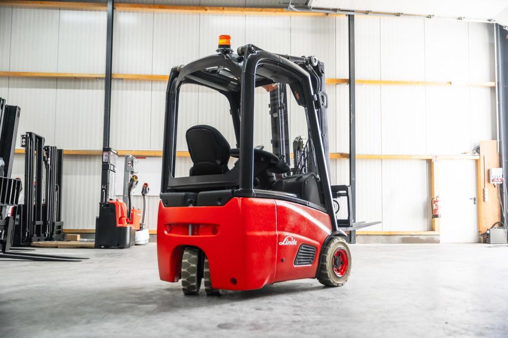 Linde E 12-01 el-gaffeltruck - 1200 kg, 3150 mm - brugt - billede 3