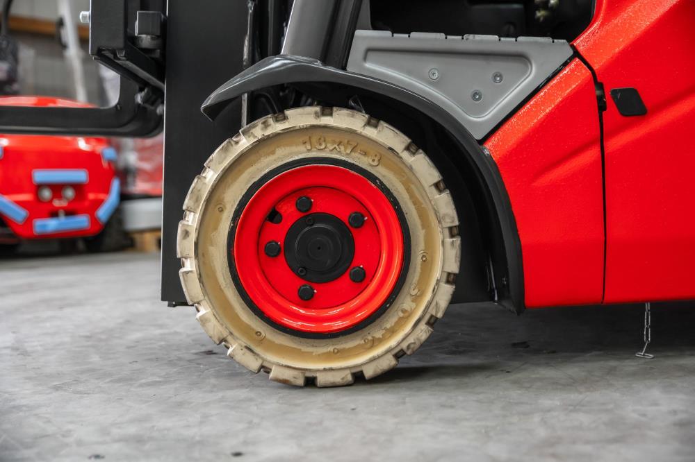 Linde E 12-01 el-gaffeltruck - 1200 kg, 3150 mm - brugt - billede 7