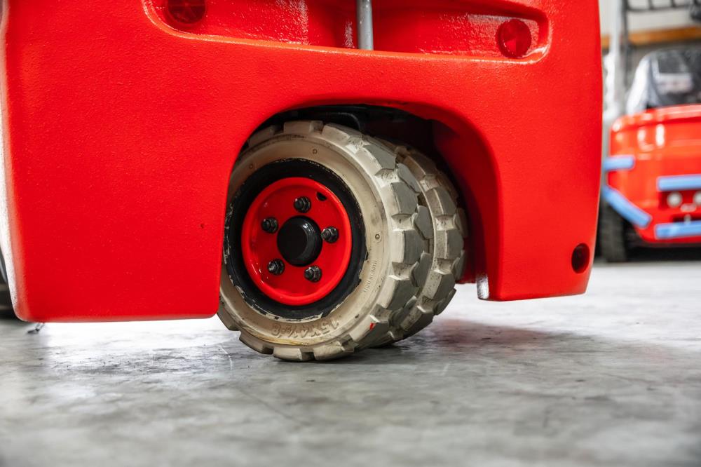 Linde E 12-01 el-gaffeltruck - 1200 kg, 3150 mm - brugt - billede 8