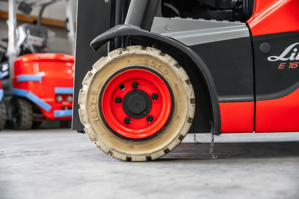 Linde E 16-02 el-gaffeltruck - 1600 kg, 3140 mm - brugt - billede 5