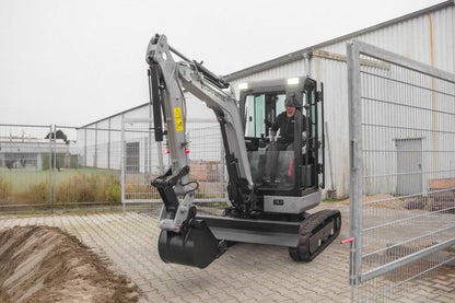 Bobmaster Ultimate diesel minigraver - 2680 kg med drejearm og joystick, inkl. skovlsæt